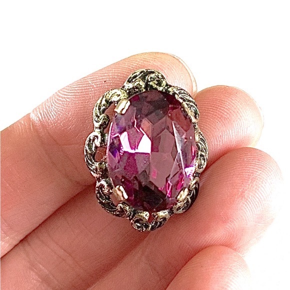 Vintage 60’s purple glass crystal clip on earrings Ornate setting - Picture 3 of 6